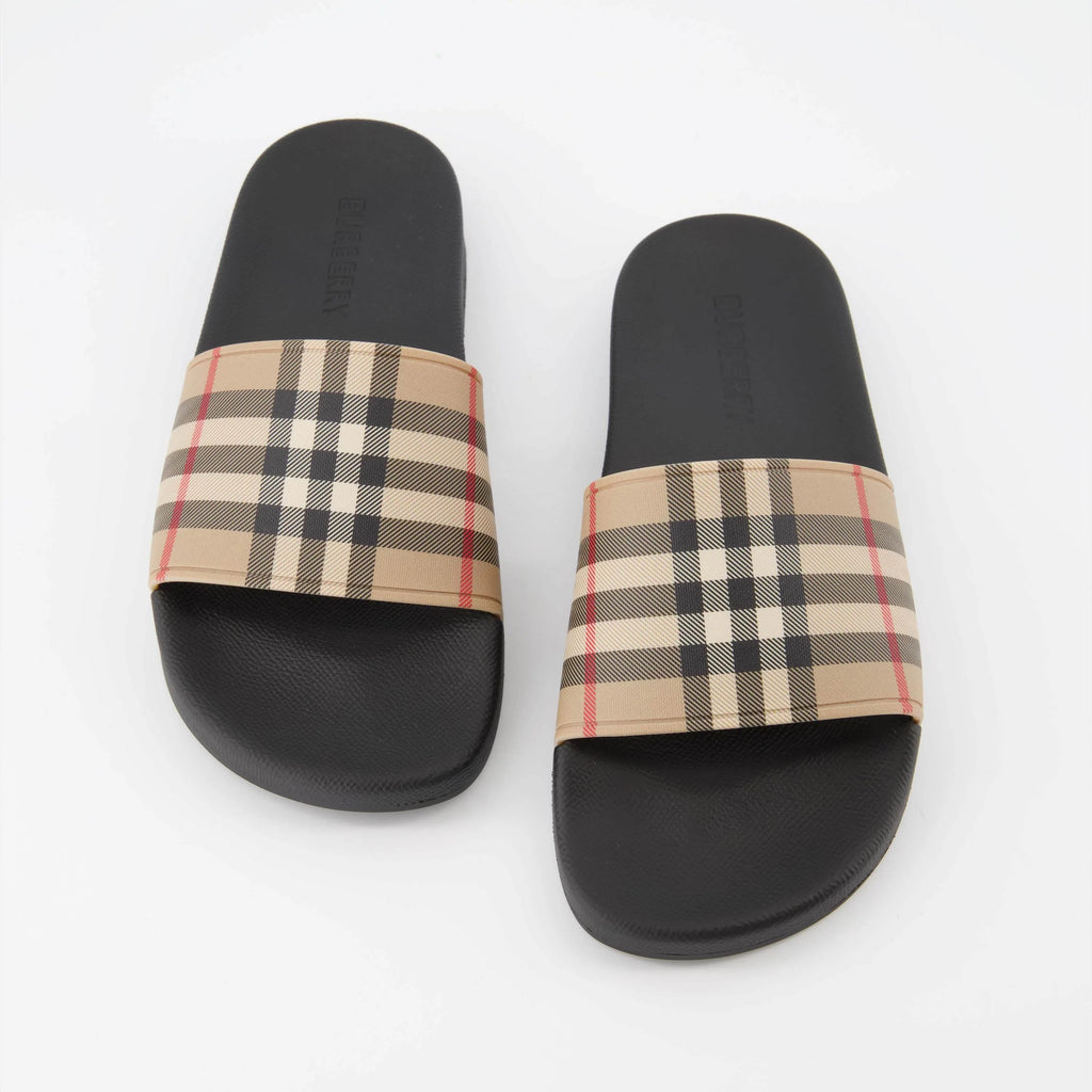 Chinelos Burberry